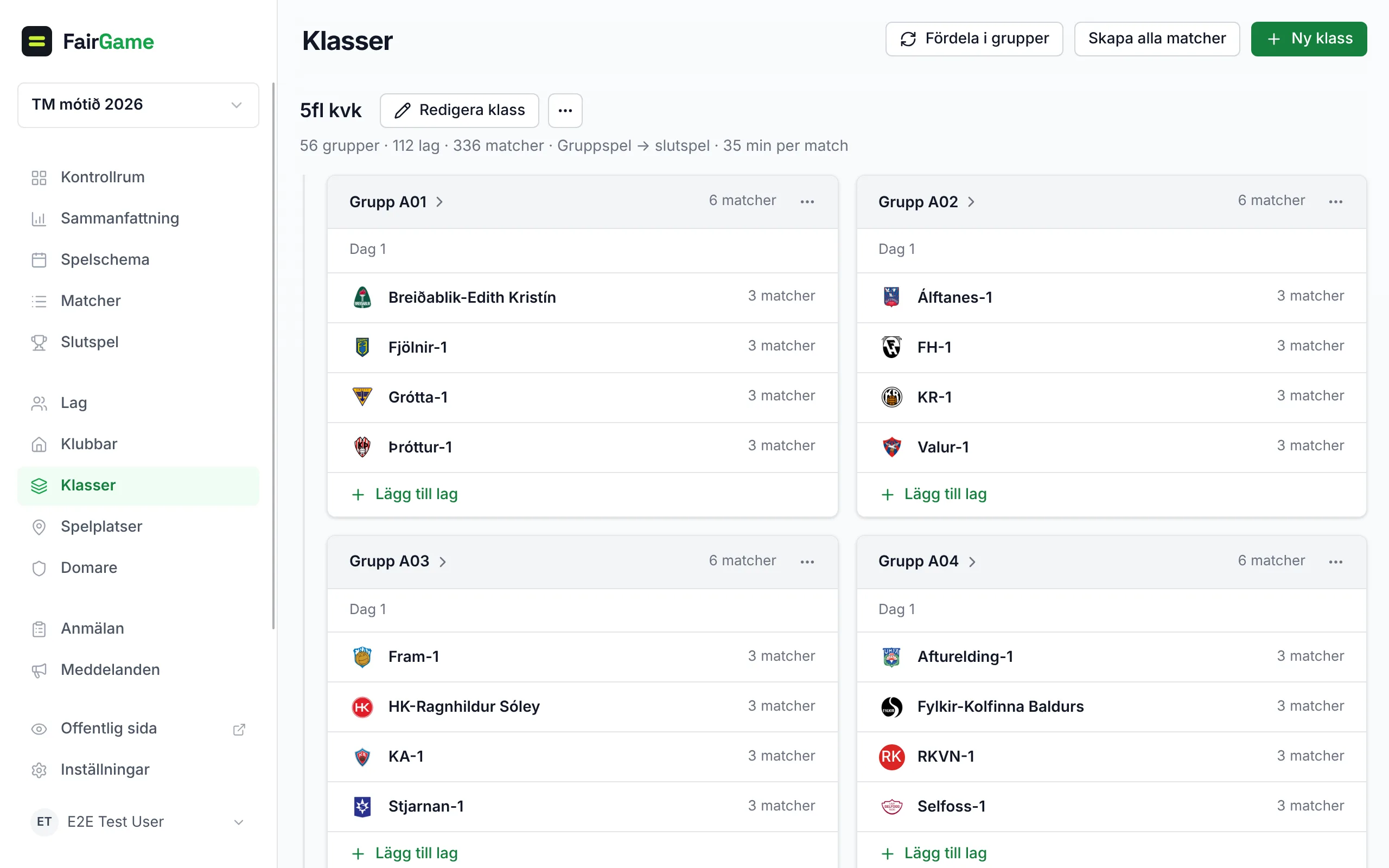 Klasser: varje klass namn med Redigera klass och dess ···-meny bredvid, dess nyckeltal och gruppkorten indragna under – vart och ett med en länk till gruppen, en ···-meny och Lägg till lag.