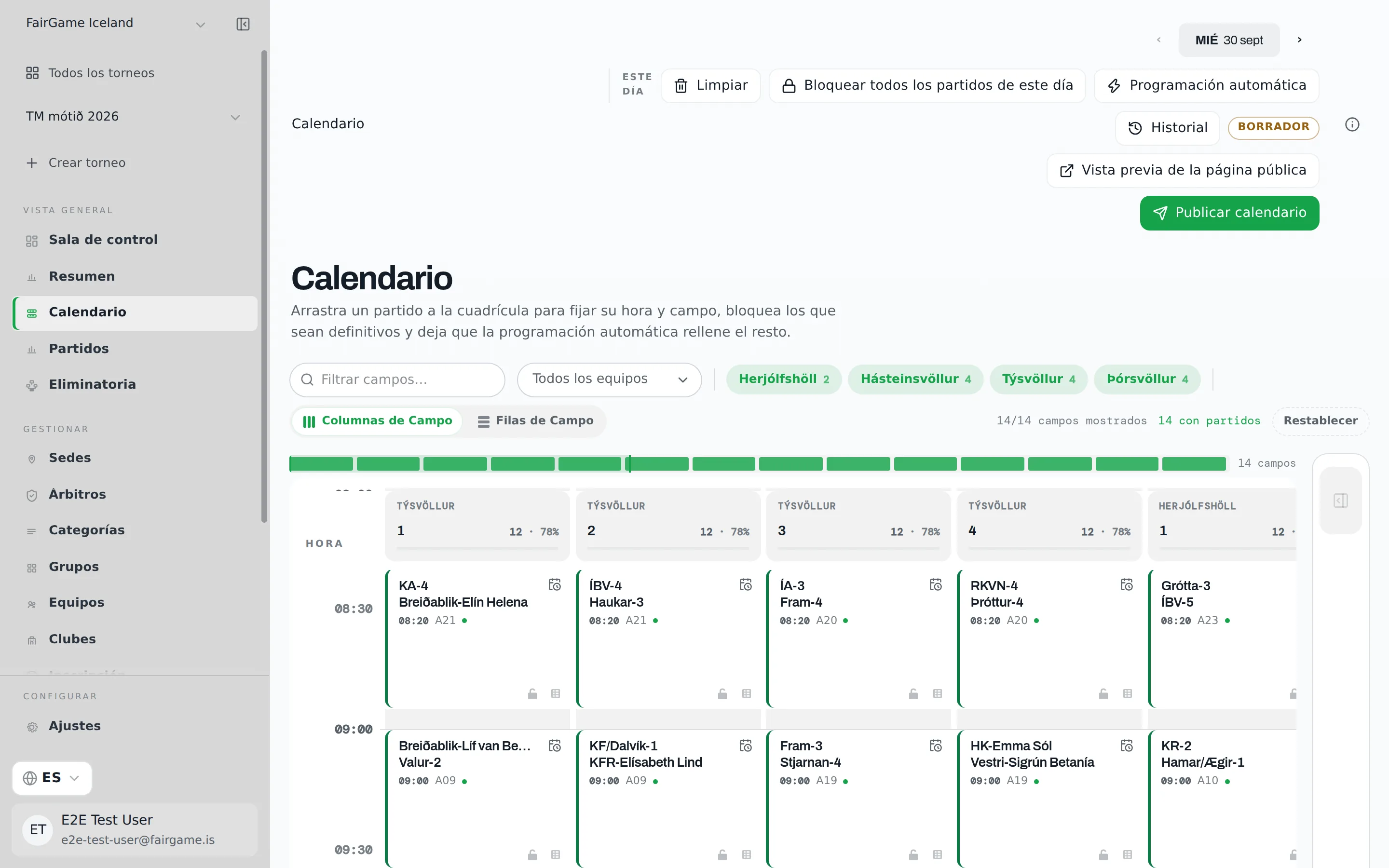 El tablero Calendario: los campos del día como columnas agrupadas por sede, la hora de arriba abajo, una tarjeta por partido y las acciones del día en la cabecera.